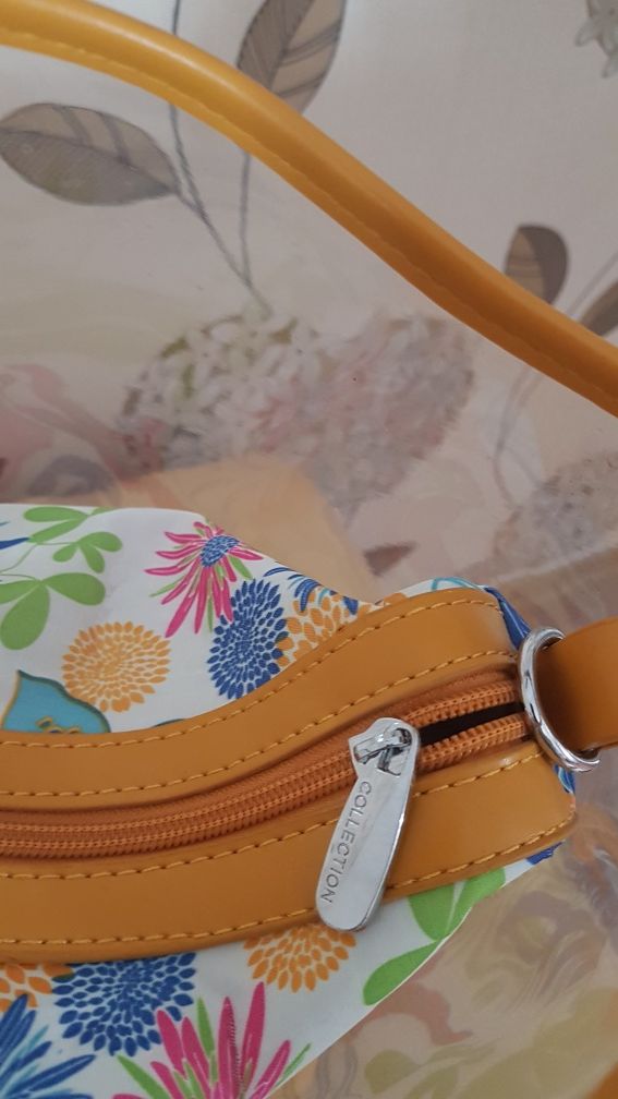 Śliczna pakowna miejska torba w kwiaty Collection Paris