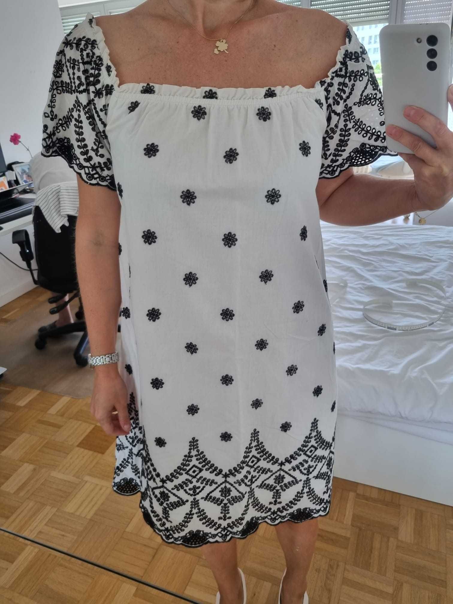 Sukienka bialo-czarna, dekolt carmen Orsay