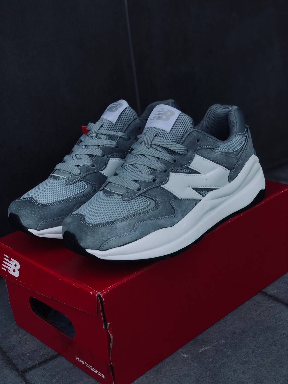 Мужские кроссовки New Balance Серые спортивные кроссовки New Balance
