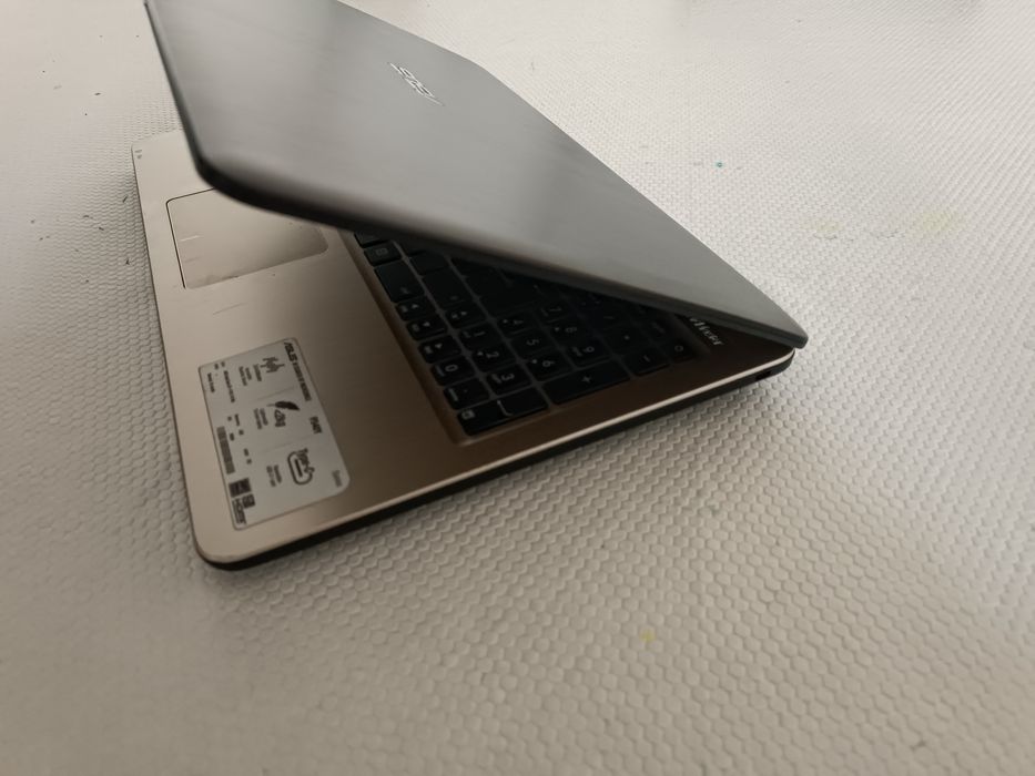 Computador Portátil Azus