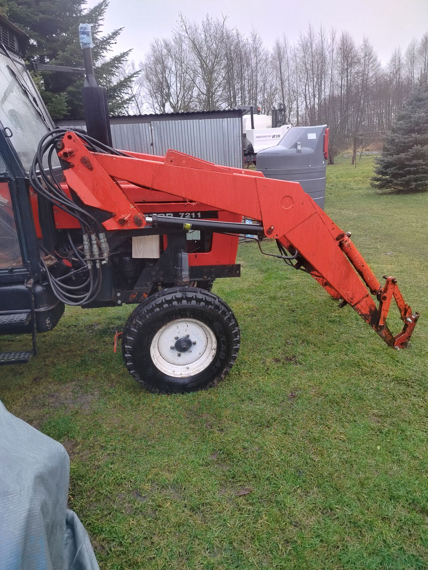 Zetor 7211 z turem