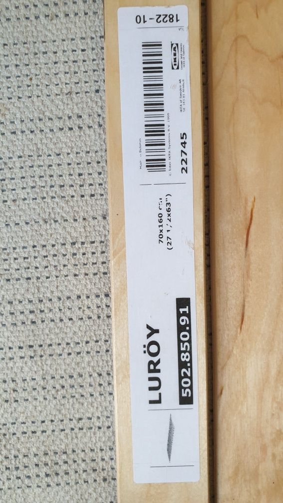Estrado de madeira Ikea