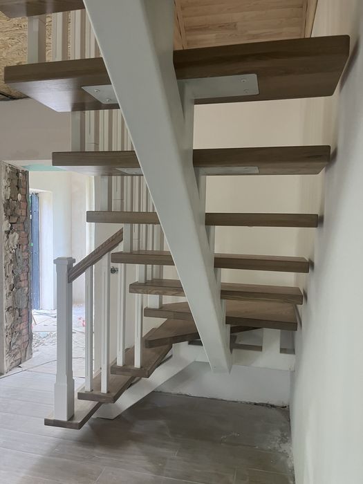 виготовлення дерев'яних виробів, сходи з масиву дуба і ясеня