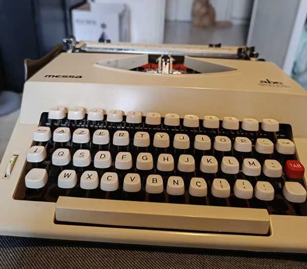 máquina de escrever Messa
