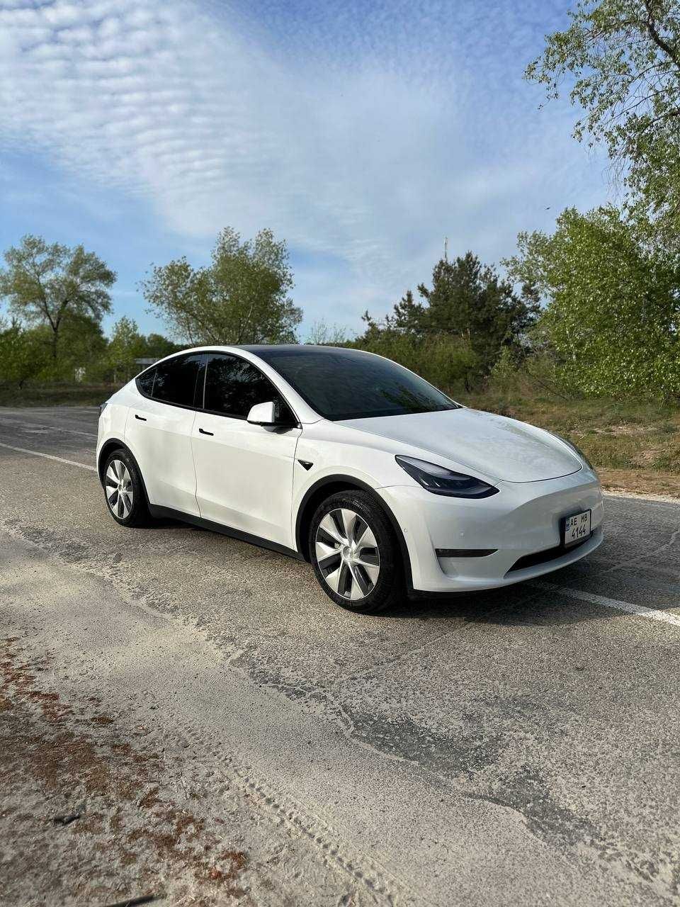 Tesla model Y продам