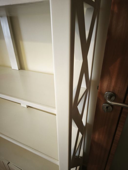 Vende se estante