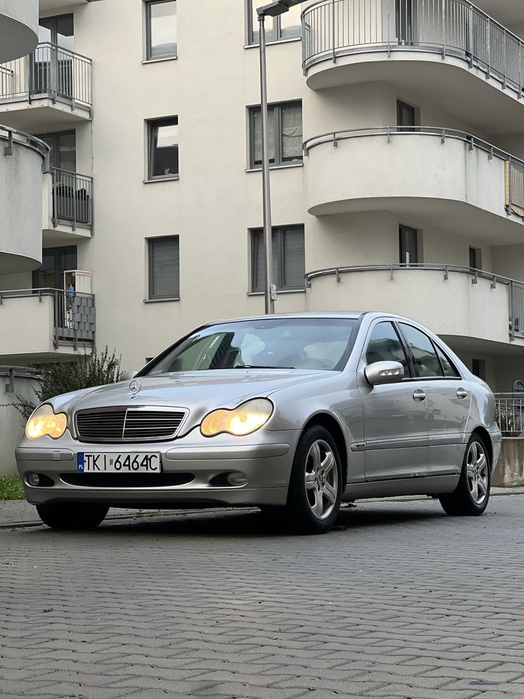 sprzedaję Mercedesa W203 2.0 Kompressor, gaz–benzyna.