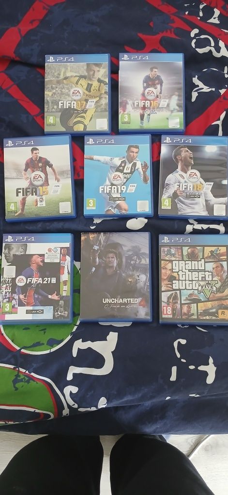 Ps4 com oito jogos