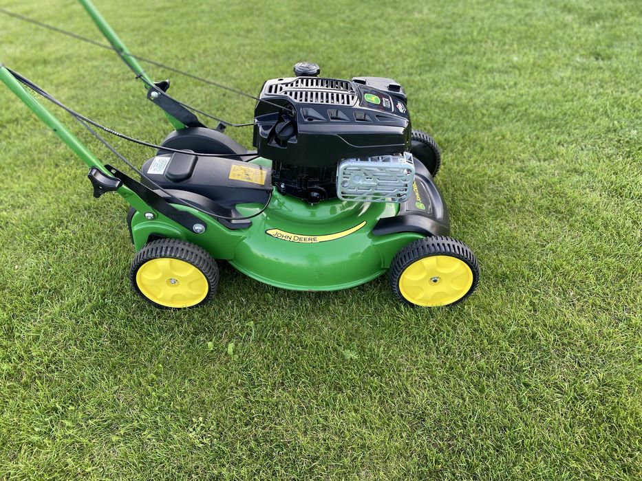 Profesjonalna kosiarka JOHN DEERE JS63V