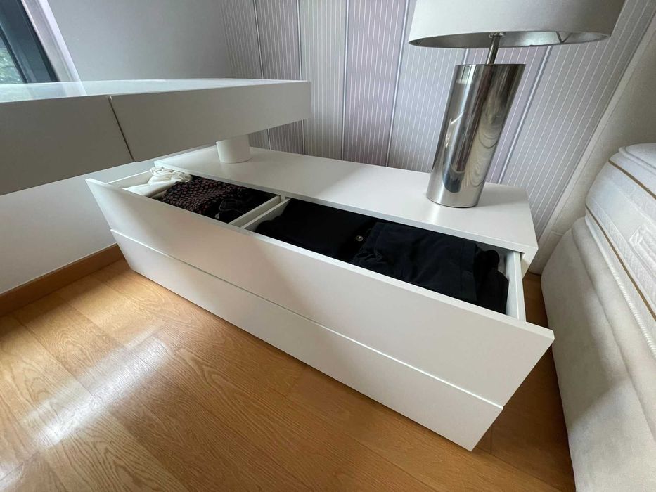 Cómoda + Secretária