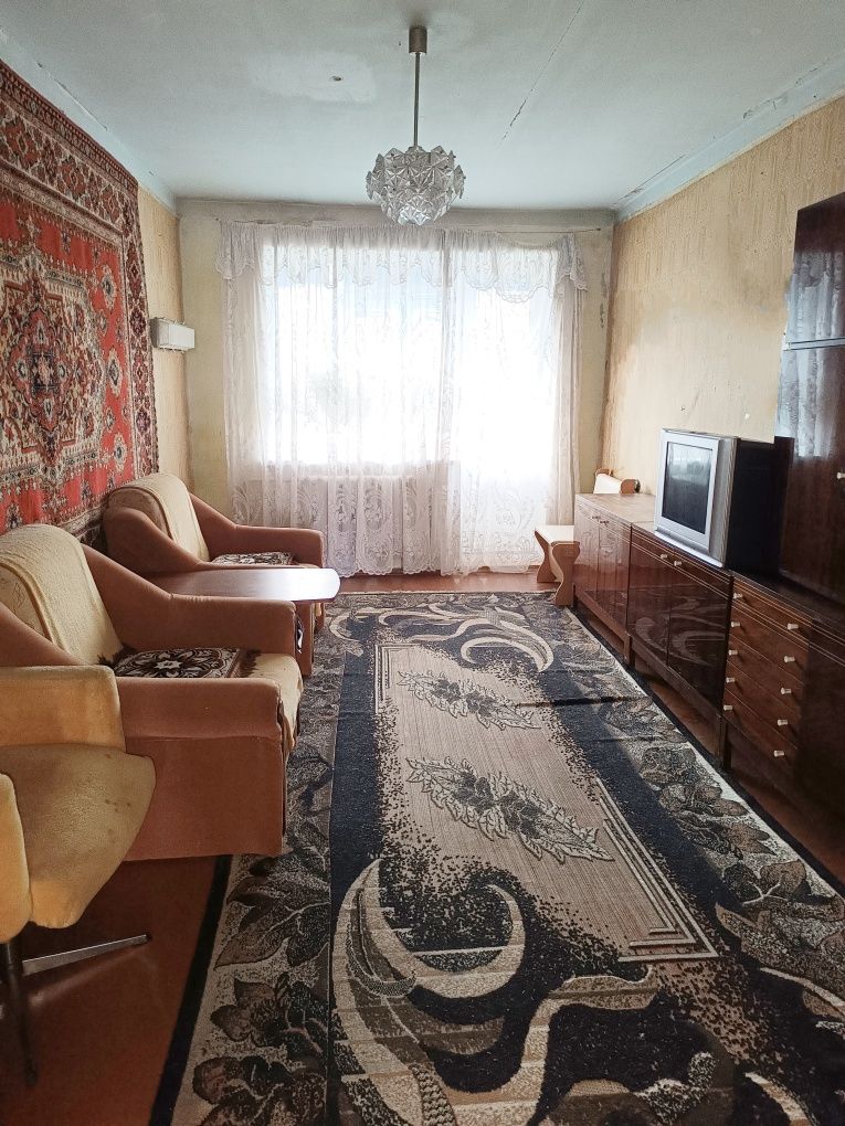 Затишна 3-кімнатна квартира в Нагірній частині міста.