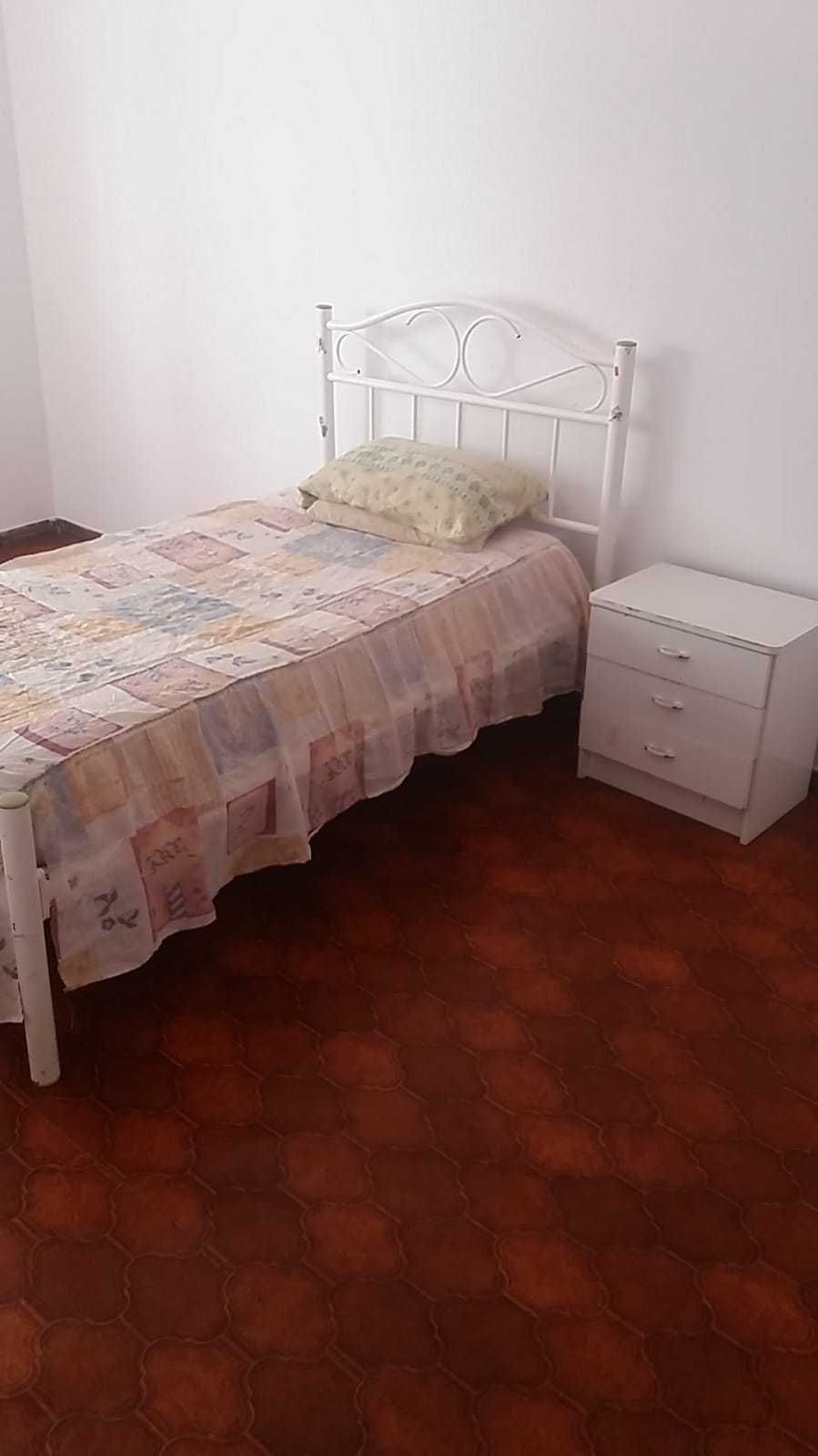 Quarto para alugar na Cruz de Pau - Amora