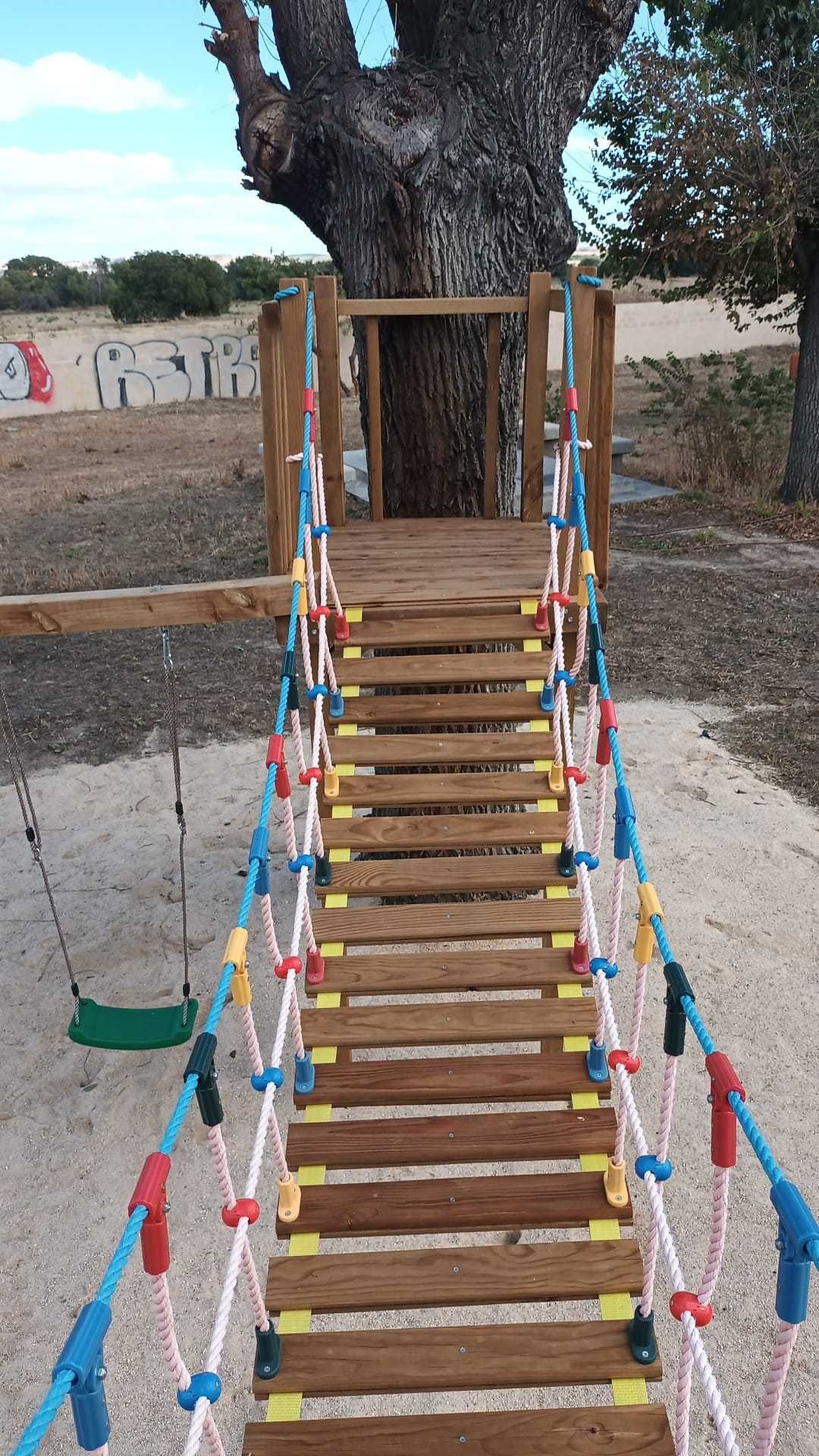 Casa na Árvore Baloiços Escorrega Ponte Suspensa