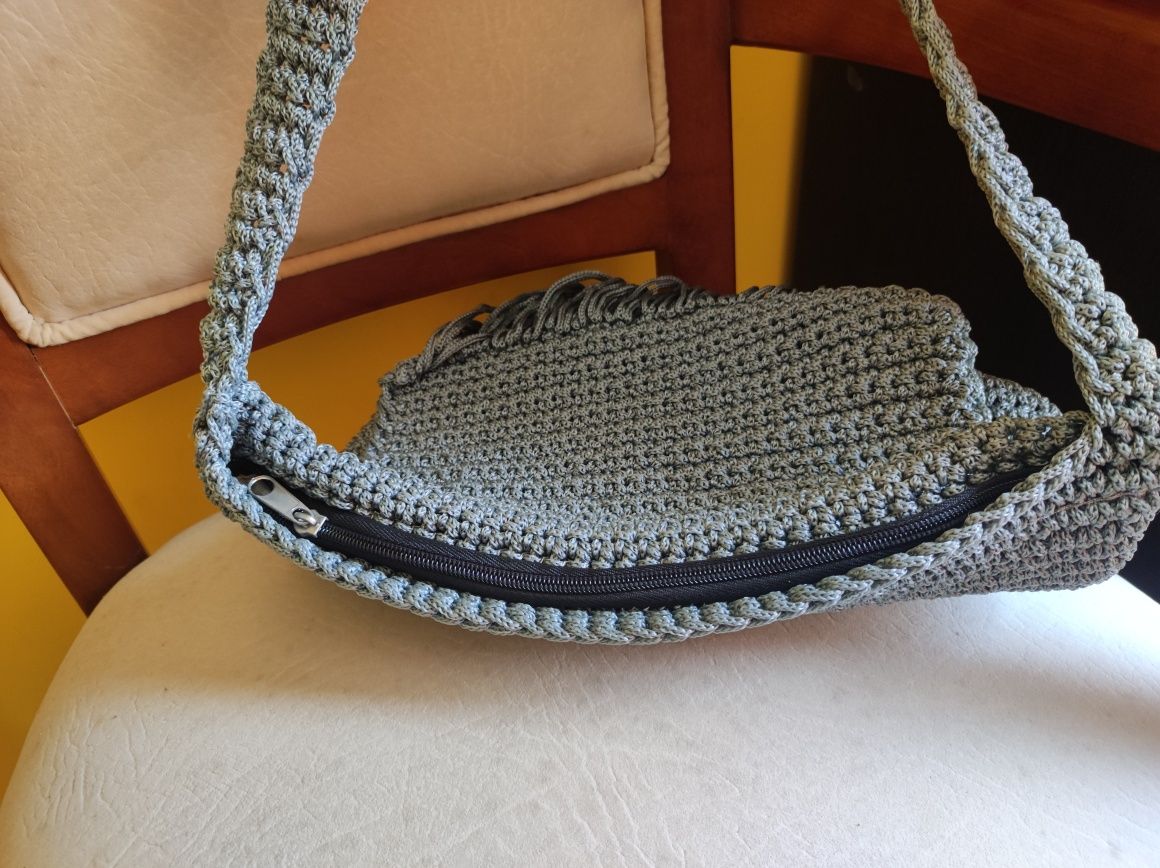 Bolsa com alça tiracolo azul acinzentado