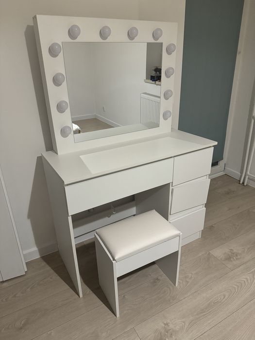 Toaletka z taboretem