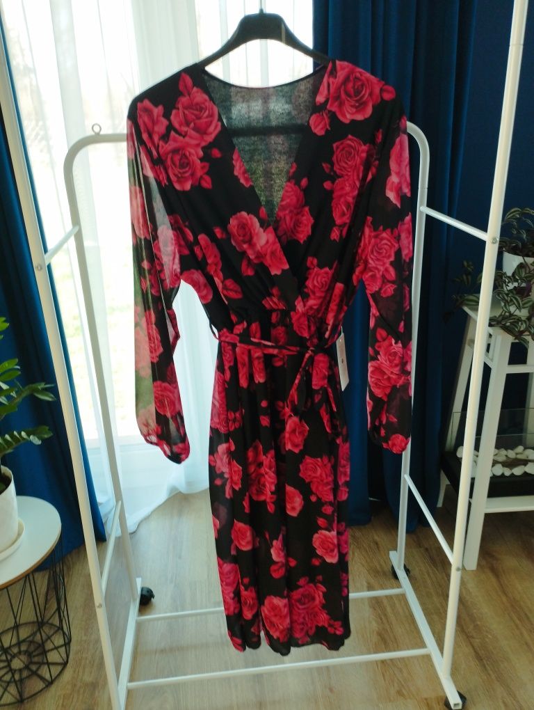 Sukienka midi w kwiaty 4XL