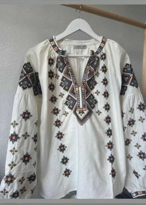 Сучасна вишиванка,вишита блуза, розмір S