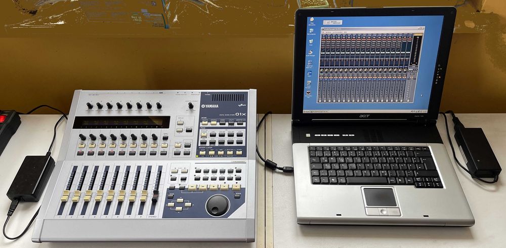YAMAHA 01x Produkcyjne Studio Muzyczne - Mikser + Laptop