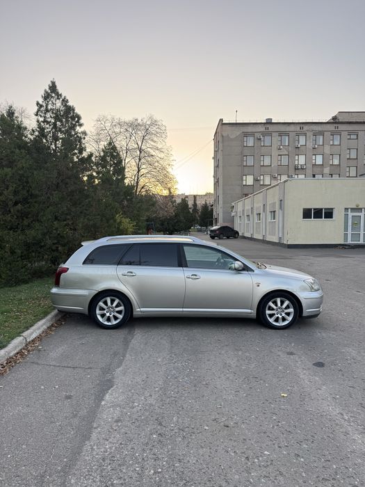 Toyota Avensis 2,0d механіка дизельний універсал в гарному стані