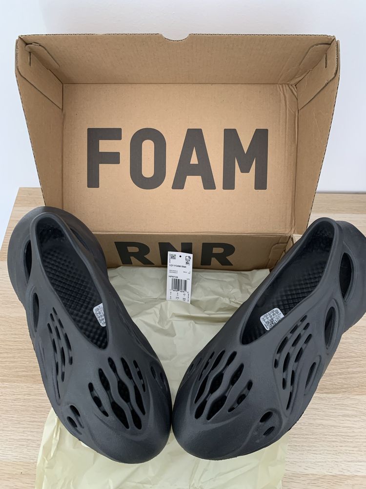 Yeezy Foam Runners tamanho 43