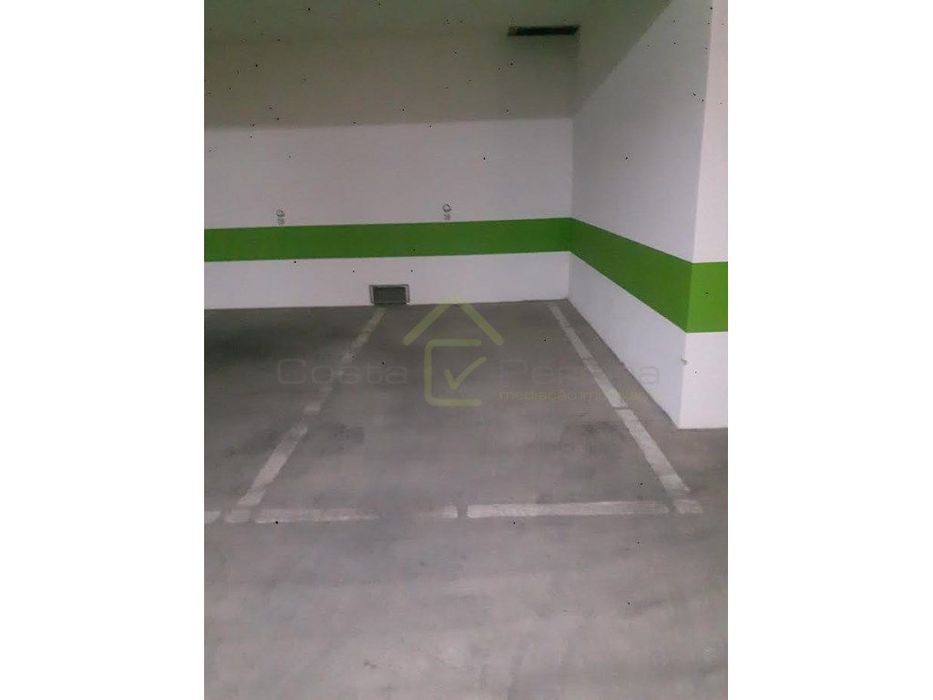 Parqueamento para 1 Carro.