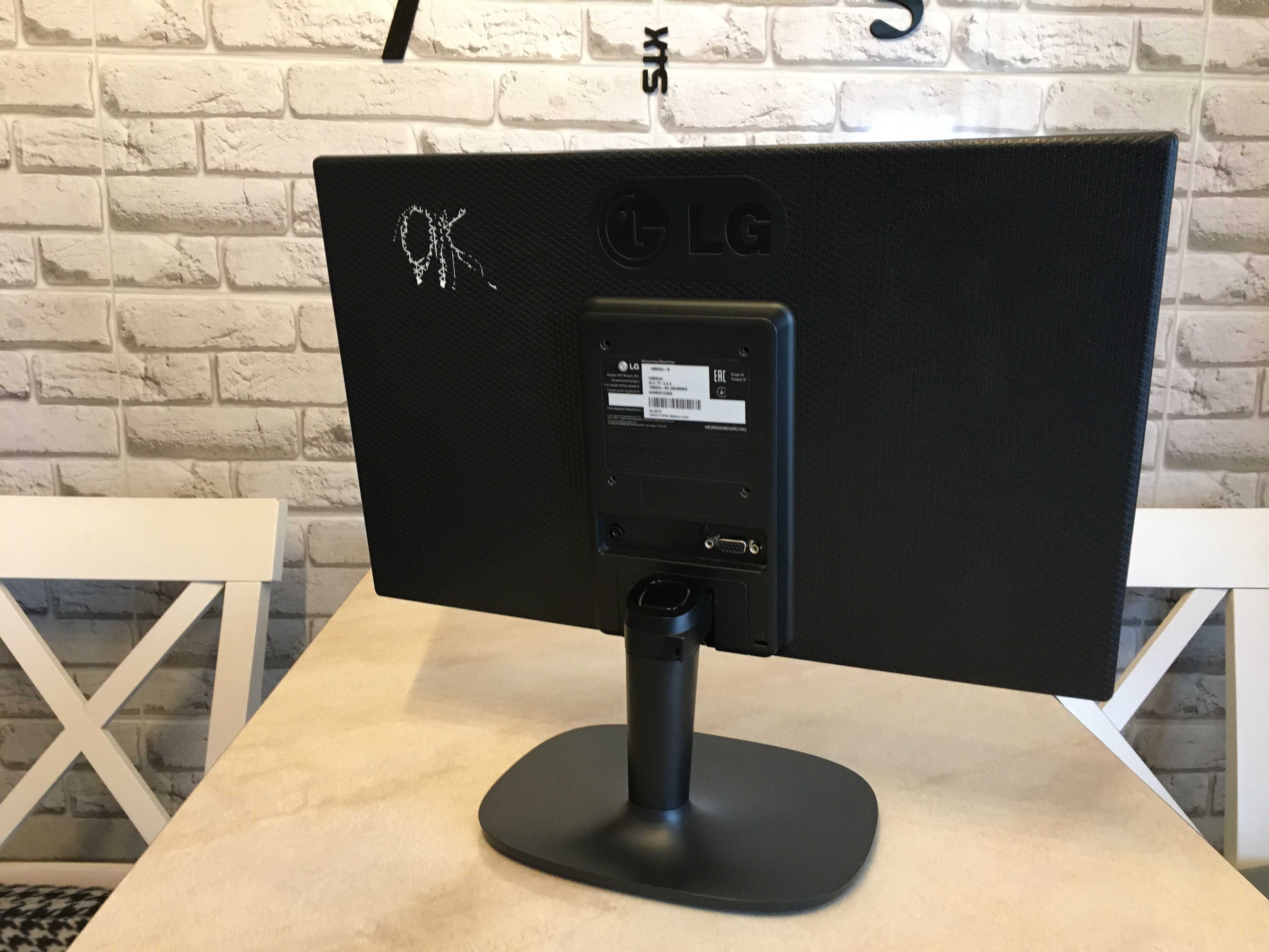 Монітор 18.5" LG 19M35A-B