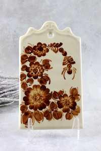 Fajansowa plakietka z kwiatową dekoracją fajans ceramika prl
