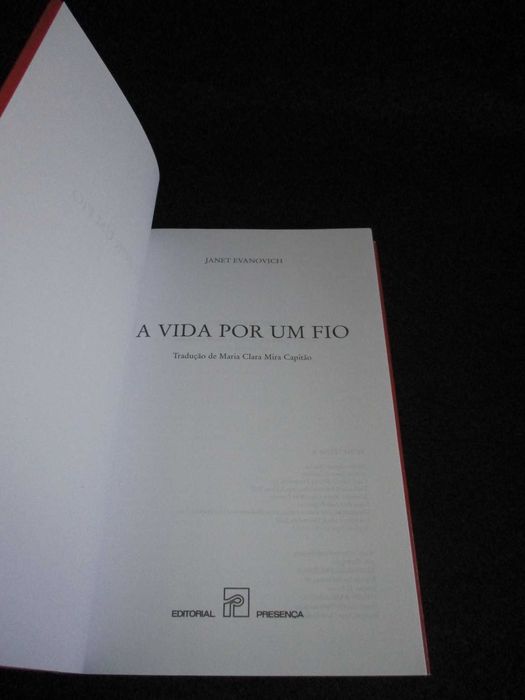 Livro A Vida por um fio Janet Evanovich