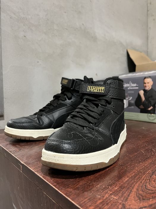 Кросівки жіночі