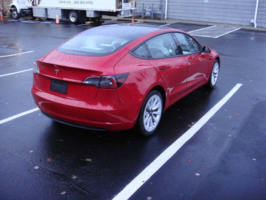 Tesla Model 3      2023