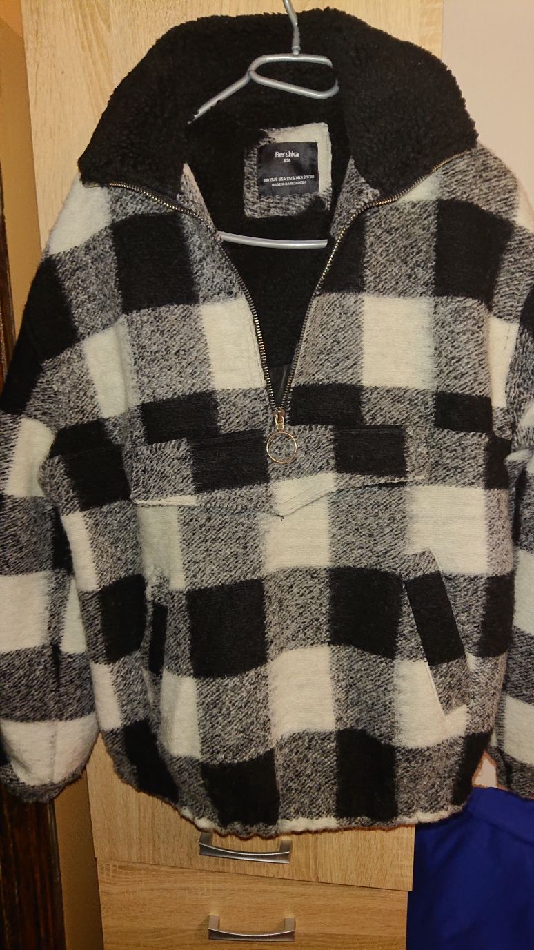Kurtka kangurka bershka xs /s