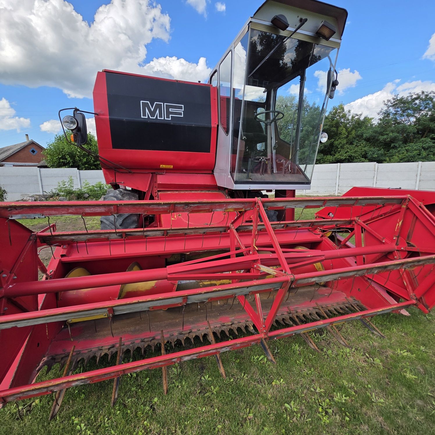 Комбайн зерно збиральний Massey Ferguson 20 з Фінляндії