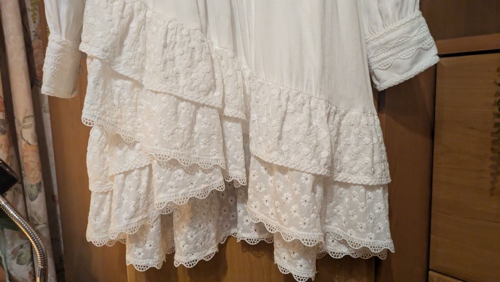Biała sukienka w stylu boho Lou S