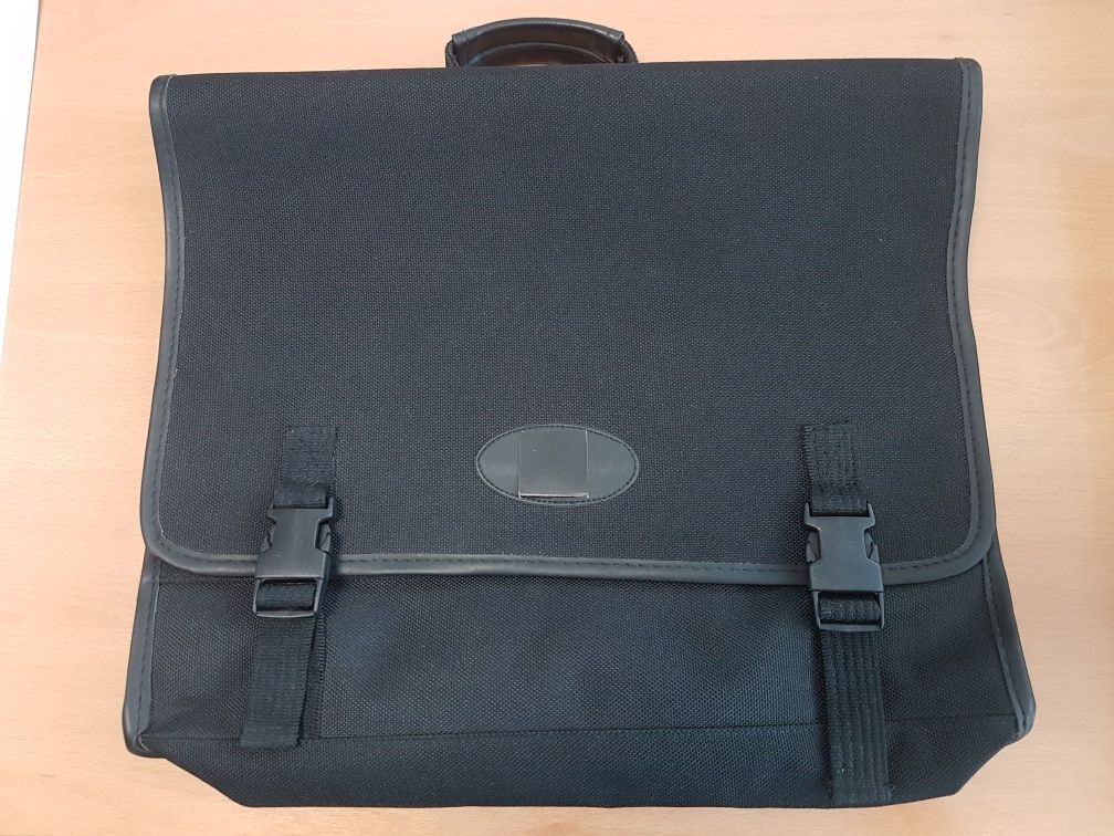 Torba na laptopa 17 solidna trwała praktyczna