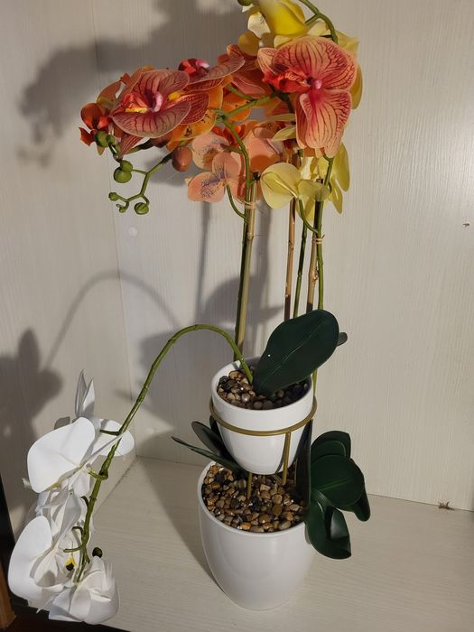 Sprzedam sztuczny kwiat a w zasadzie dwa