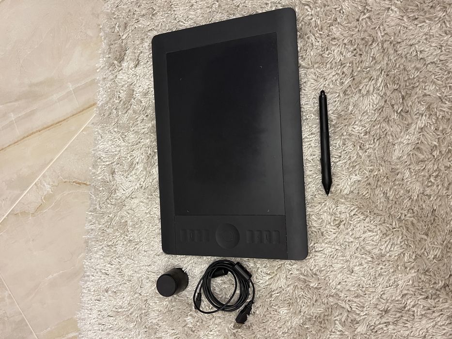 Графічний планшет Wacom Intuos 5 Touch Medium PTH-650