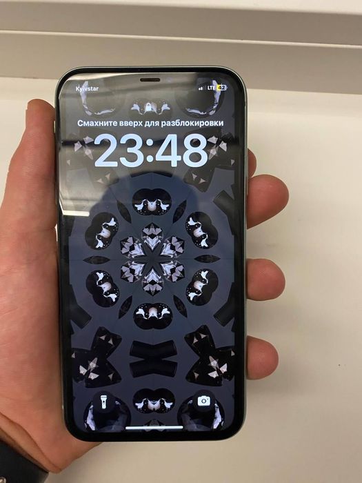 Айфон 11 із вздутою батареєю