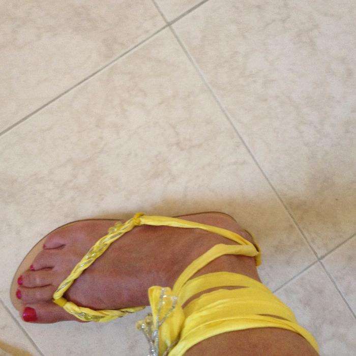 Sandálias novas, tamanho 38, lindas