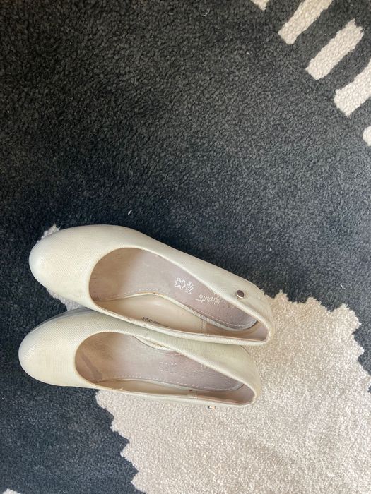 Buty na koturnie