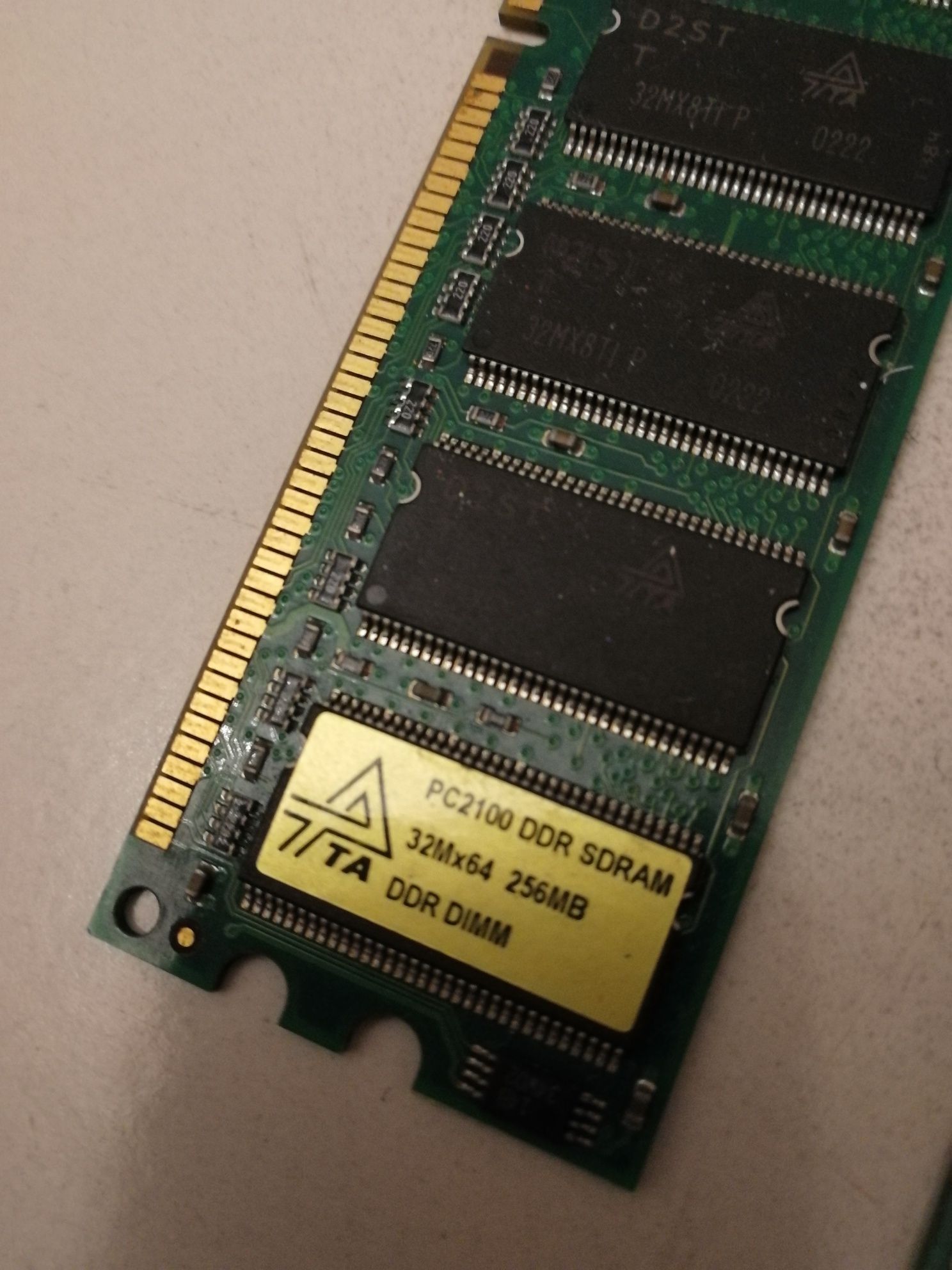 2x 256MB RAM memória