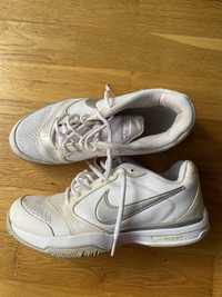 Buty Nike  rozmiar 38,5 cm