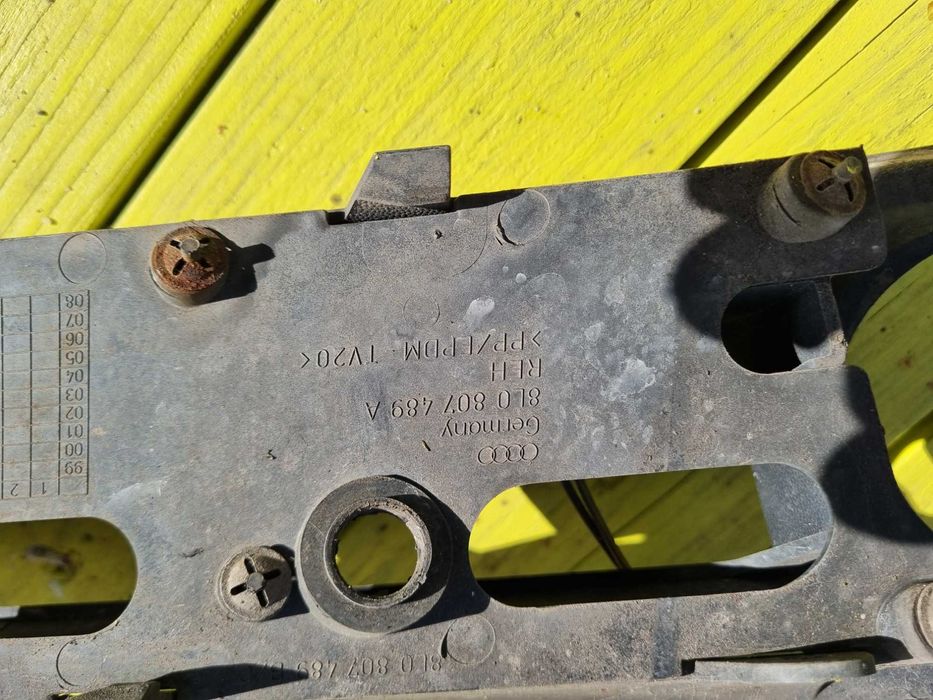 AUDI A3 8L lift (00-03)- HALOGENY zderzaka  przedniego wraz z KRATKAMI