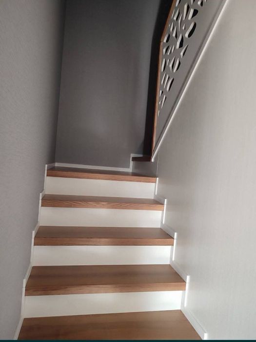 Сучасний будинок з каміном