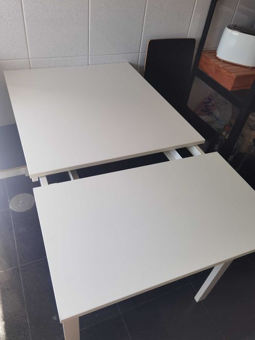 Mesa branca extensível