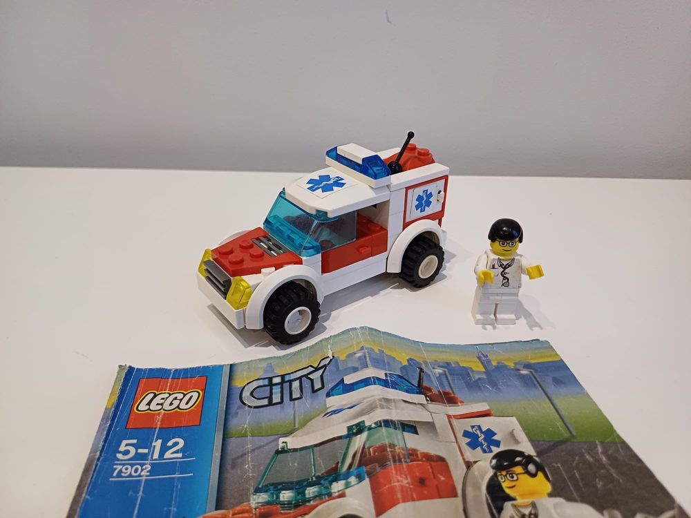 Klocki LEGO 7902 lekarz karetka ambulans