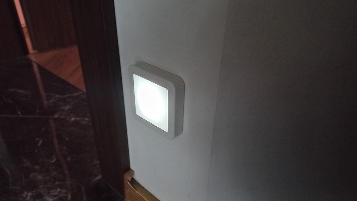 Lampy LED z czujnikiem ruchu - 2 szt. na baterie