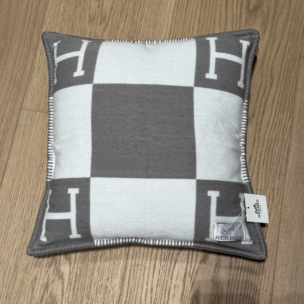 Nowa poduszka hermes H Avalon poszewka szara torebka ozdobna jasiek 45
