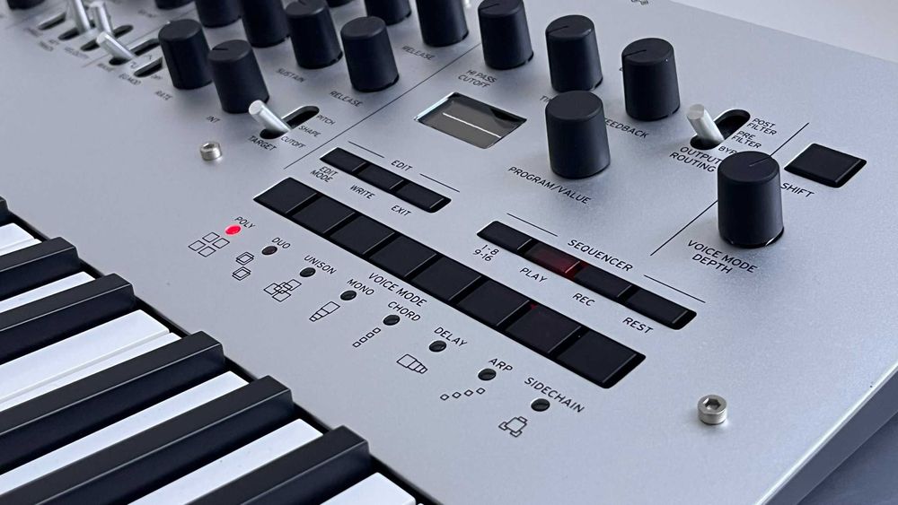 KORG Minilogue  - Syntezator analogowy