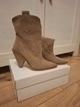 Zamszowe botki taupe 36