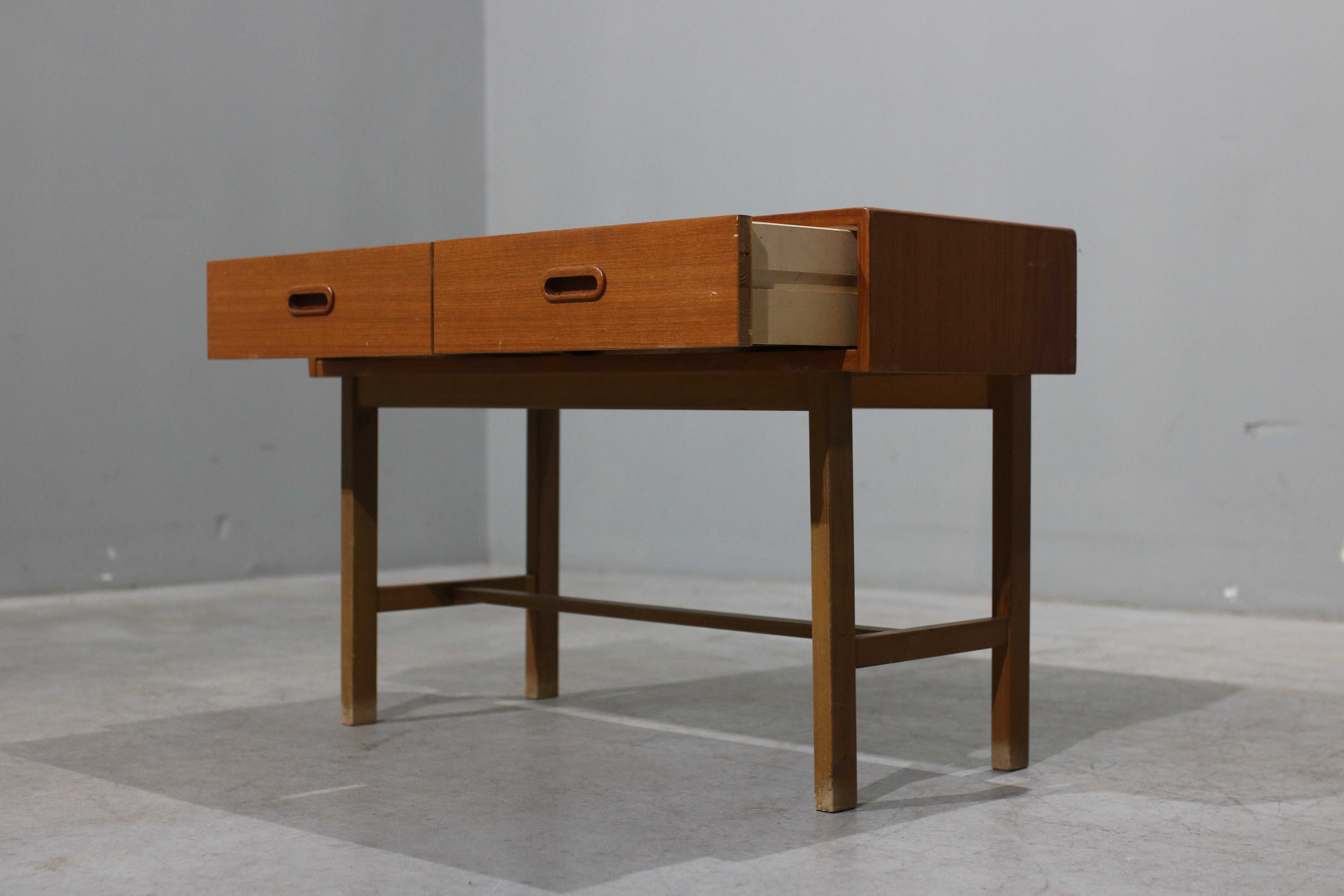 Mesinha de apoio em teca | Nordic Design